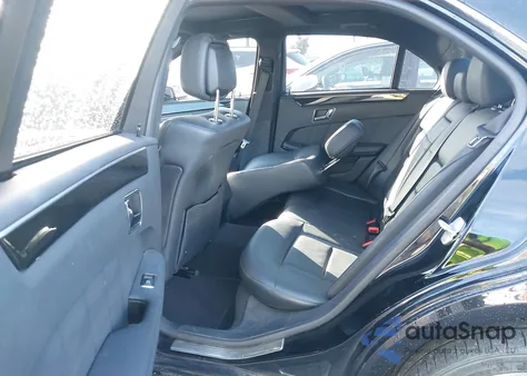 2011 Mercedes-Benz E 350 z USA, uszkodzony, nr VIN WDDHF5GB0BA323523